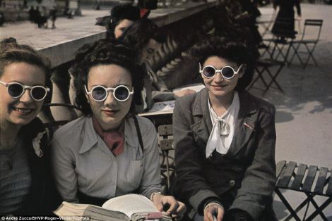 Paris France under nazi occupation french girls women
