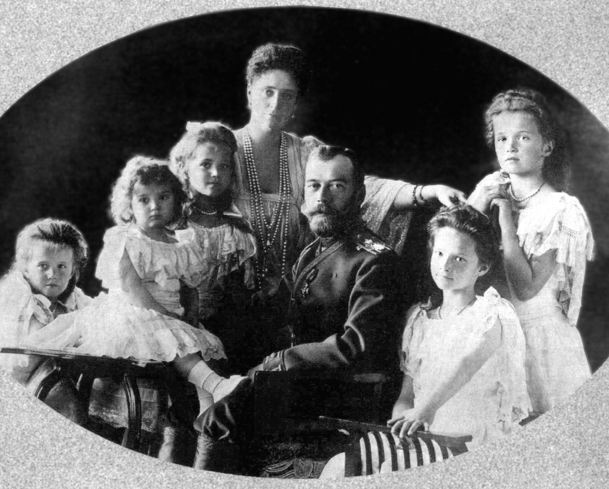romanov-family-portrait-russia-murdered-communists-eastern-europe-people-history.jpg